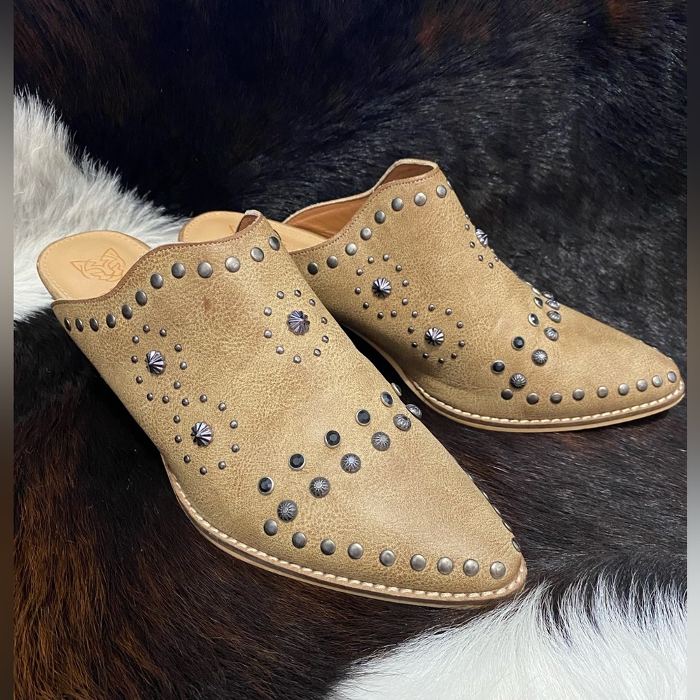 Size 9 mules. Boutique brand - Picture 1 of 2